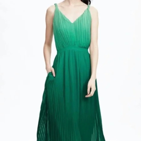 green emerald velvet dress NAIL POLISH
